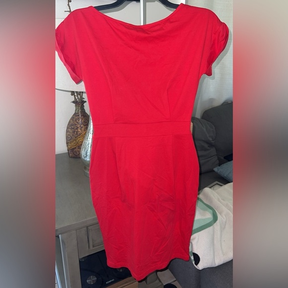 Red Dress - Picture 7 of 7